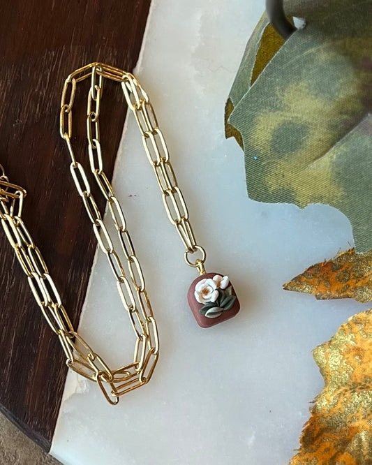 Mini Arch Necklace in Jasmine