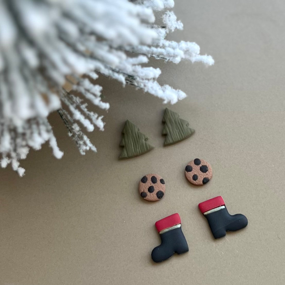 Santa’s Coming to Town Stud Pack