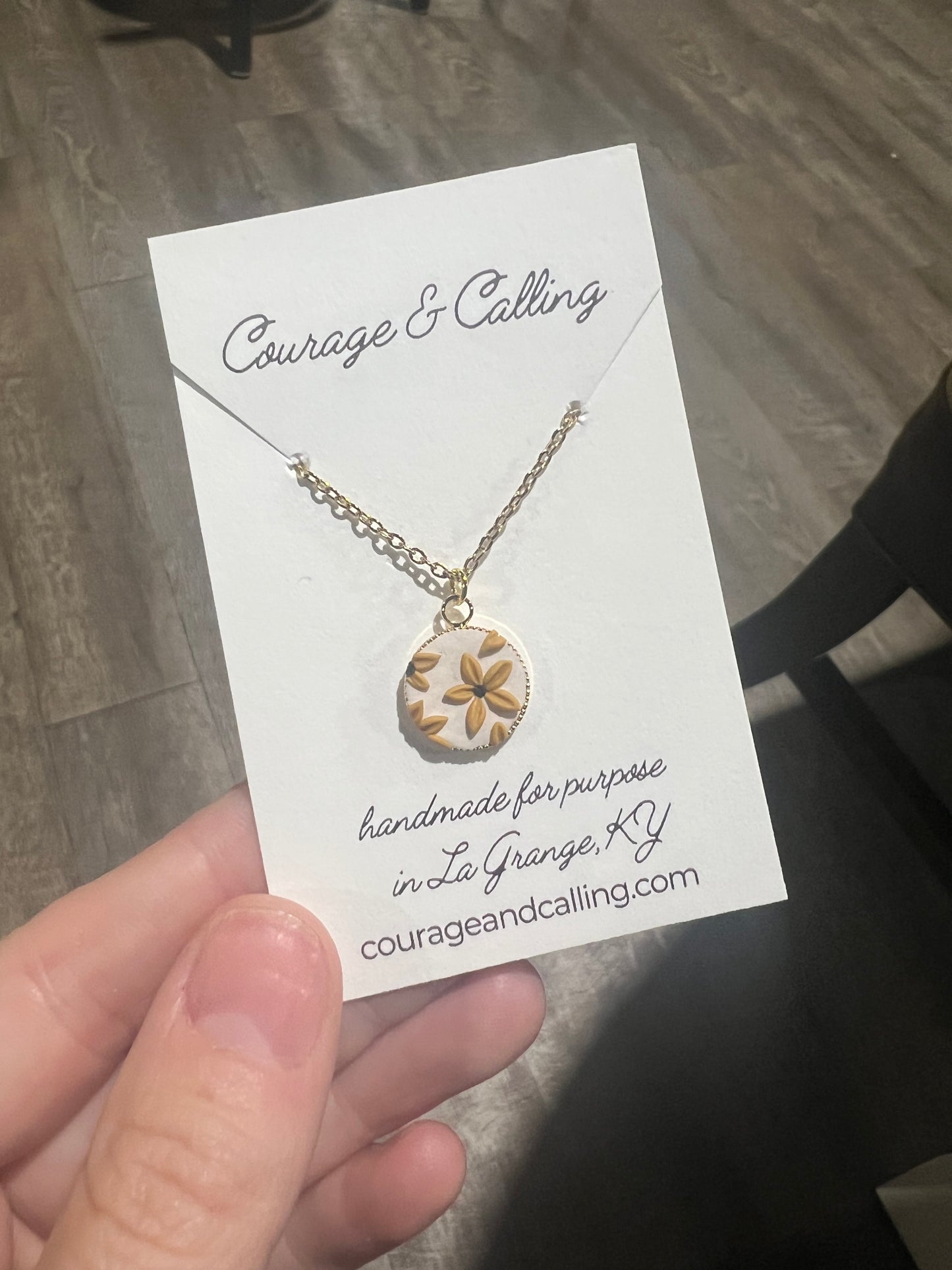 Circle Frame Daisy Necklace in White