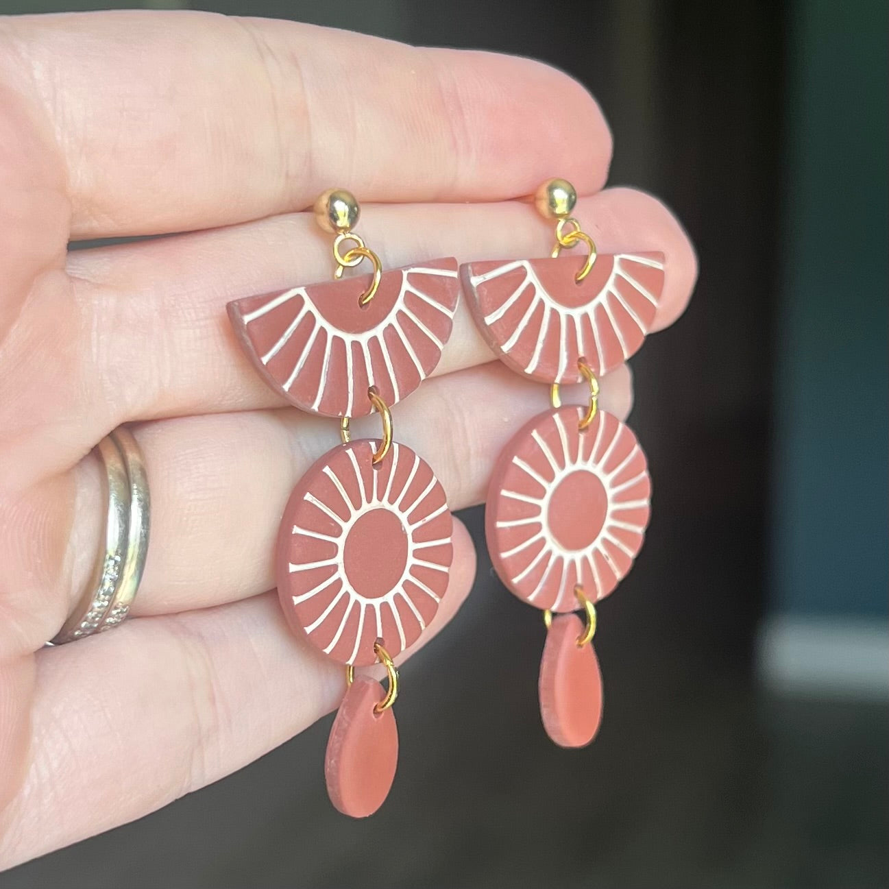 Liana Dangles