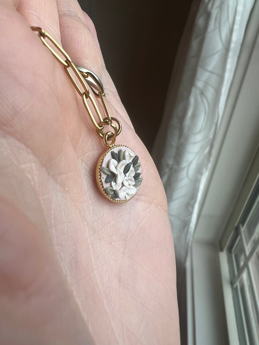 Gold Circle Botanical Frame Necklace in Forget-Me-Not