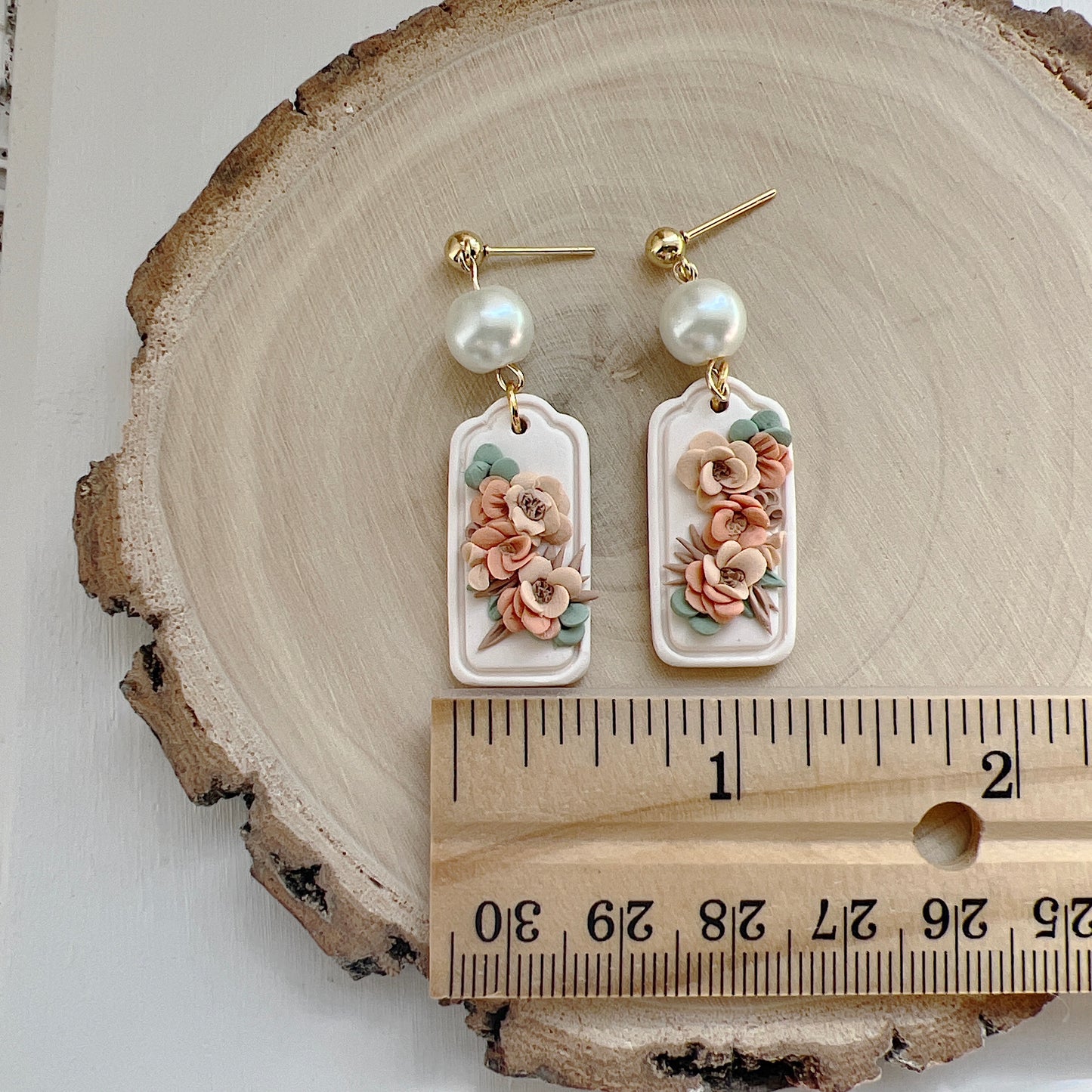 Charlotte Dangles