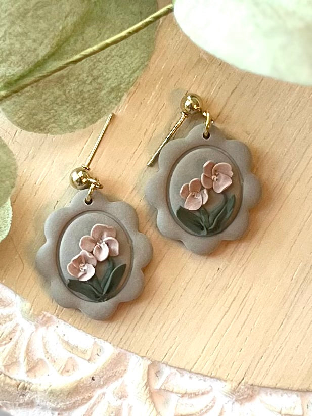 Scallop Oval 2 in Peony