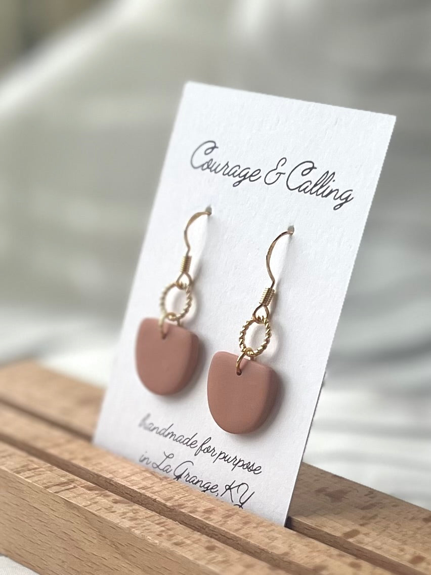 Della Dangles in Apricot