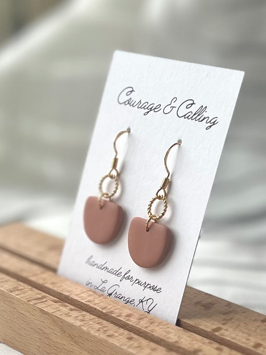 Della Dangles in Apricot
