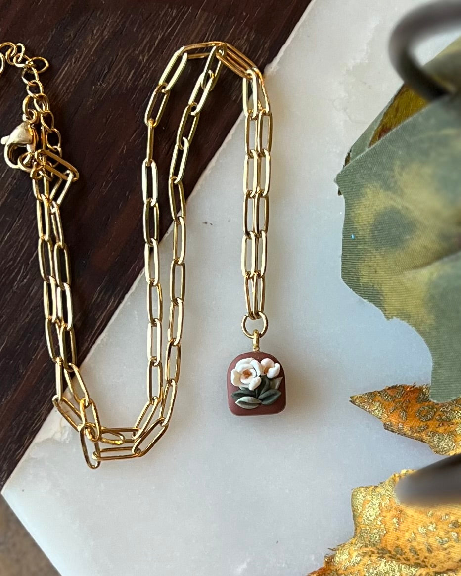 Mini Arch Necklace in Jasmine