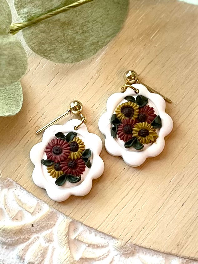 Scallop Oval 2 in Sunflower Bouquet