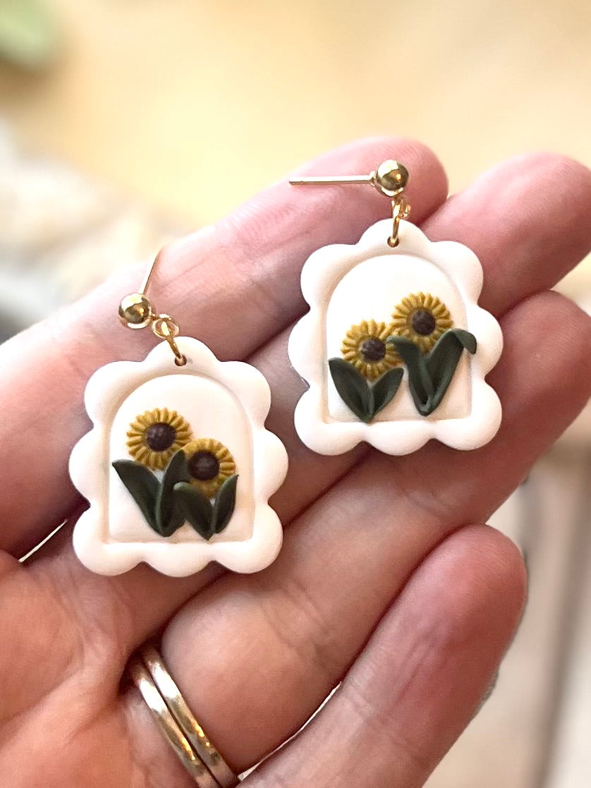 Scallop Arch Sunflower Dangles in White