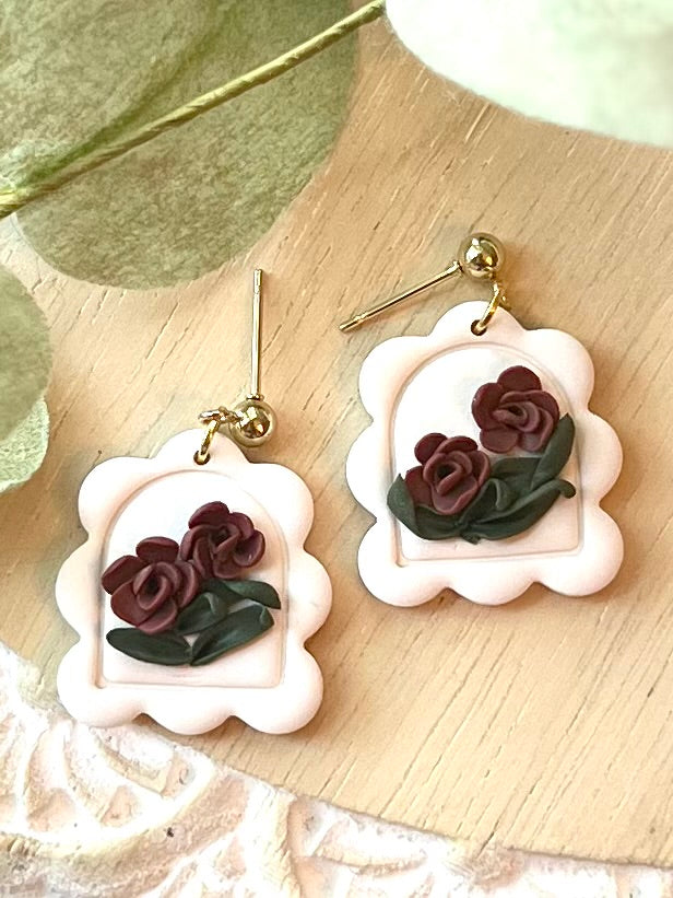 Scallop Arch Rose Dangles in White