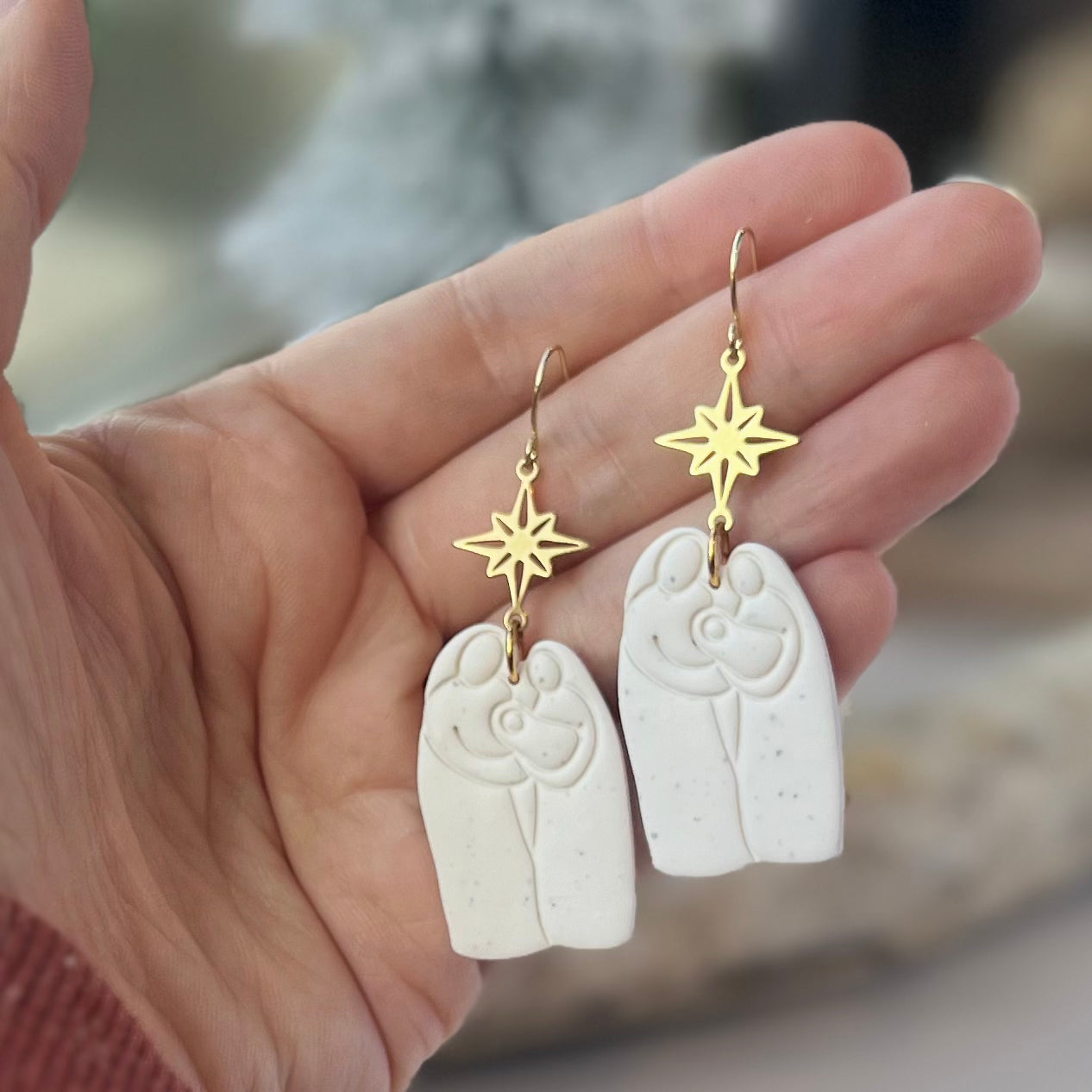 Nativity Dangles in Speckled Cream