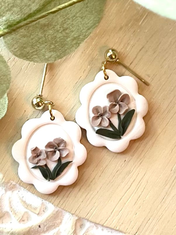 Scallop Oval 2 in Peony