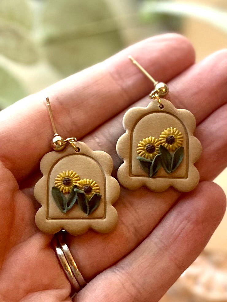 Scallop Arch Sunflower Dangles in Ginger
