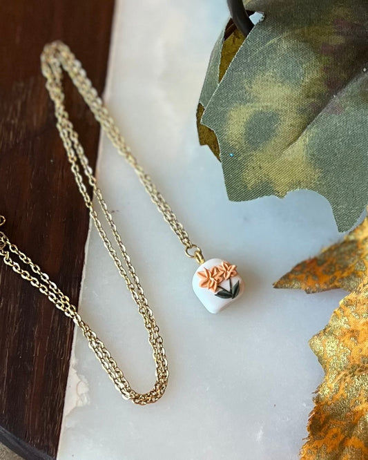 Mini Arch Necklace in Daisy