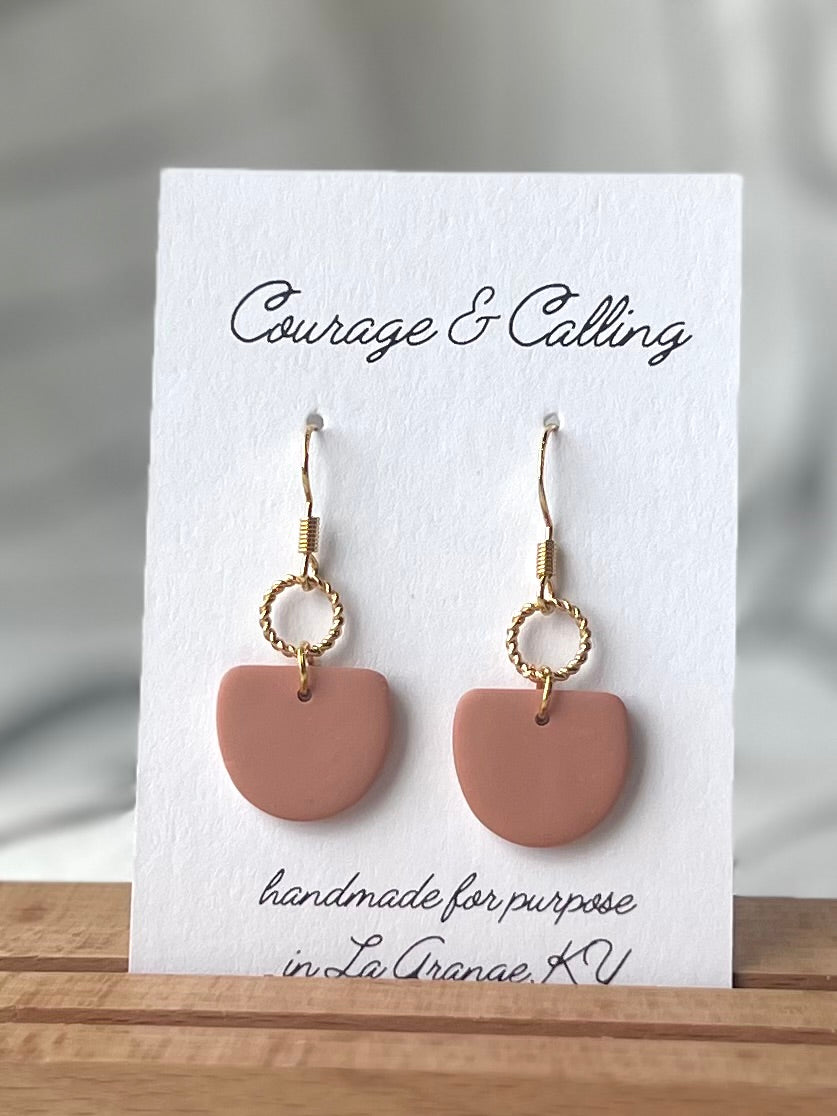 Della Dangles in Apricot