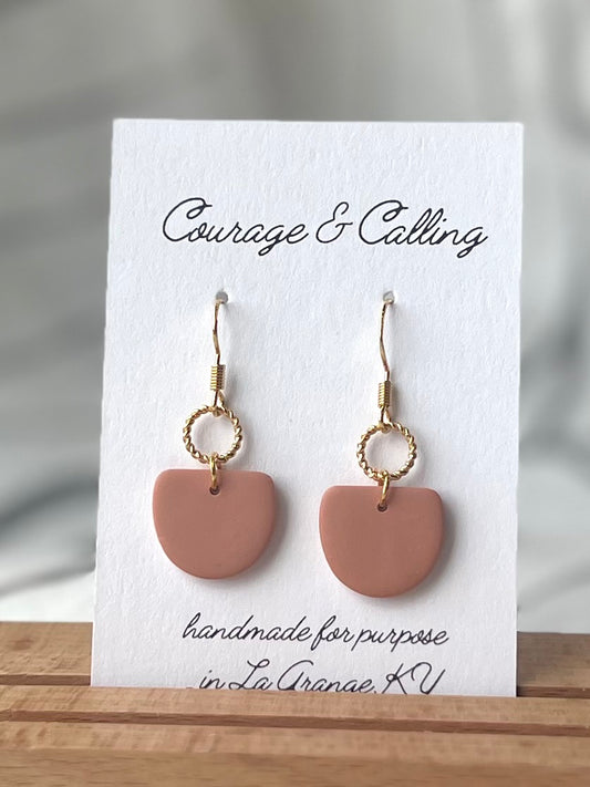 Della Dangles in Apricot