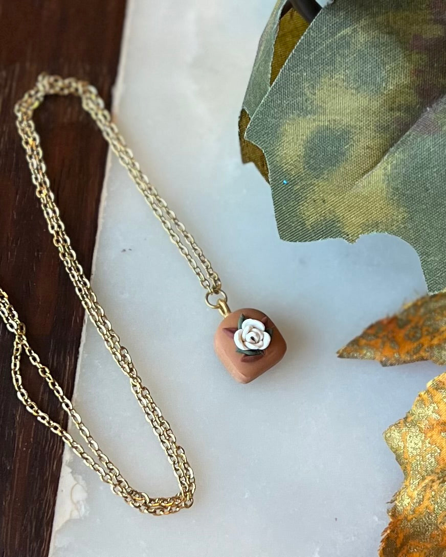 Mini Arch Necklace in Magnolia