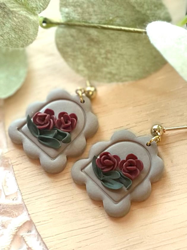 Scallop Arch Rose Dangles in Dune