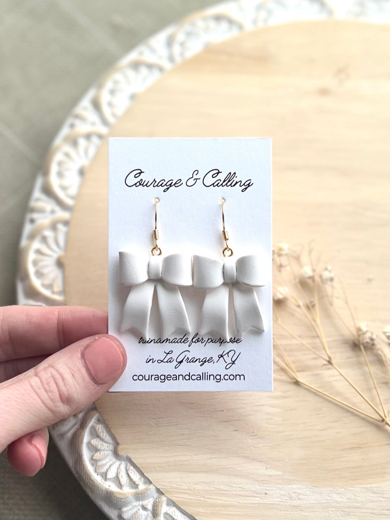 Large Ribbon Bows in Cream