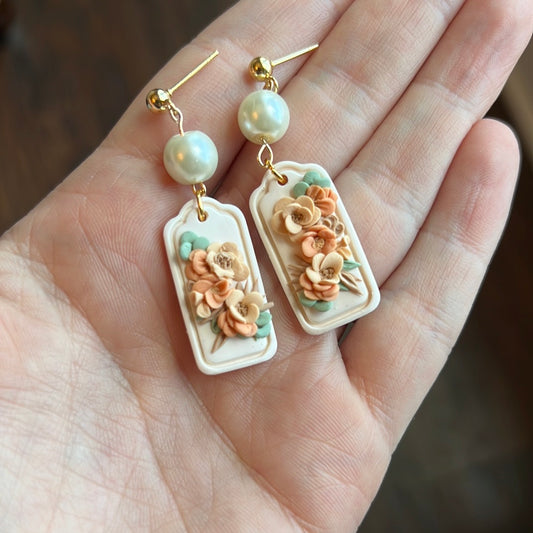Charlotte Dangles