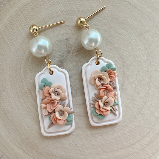 Charlotte Dangles