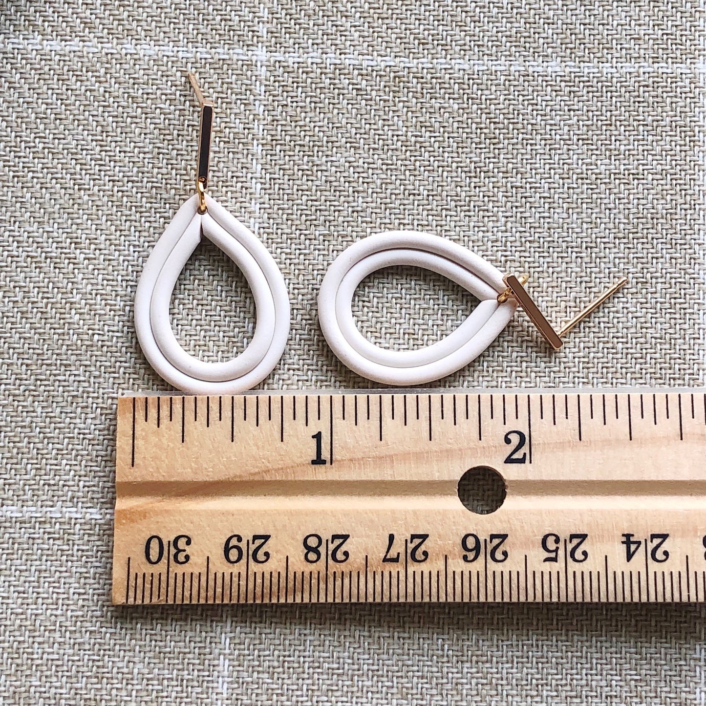 Piped Teardrop Dangles in Cream